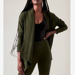 Athleta Pranayama Restore Wrap SP Petite Green